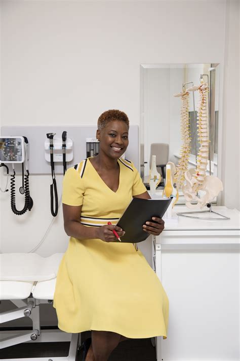 Dr Samantha Tross UK S First Black Female Orthopaedic Surgeon