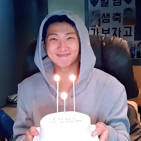 Bts Community Posts 생일 축하해 Rm 너의 생일이 약 12일 남았어 나와 모든 이집트 군대의 생일 축하합니다