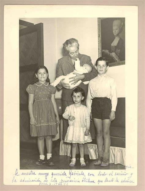 Gabriela Mistral Junto A Cuatro Ni Os Fotograf A Biblioteca