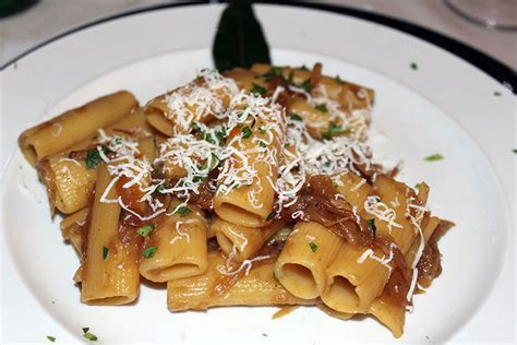 Rigatoni Alla Genovese Con Cipolla Di Alife E Conciato Romano I