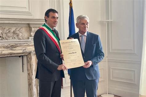 Giulio Picolli Nuovo Commendatore OMRI La Cerimonia Al Consolato