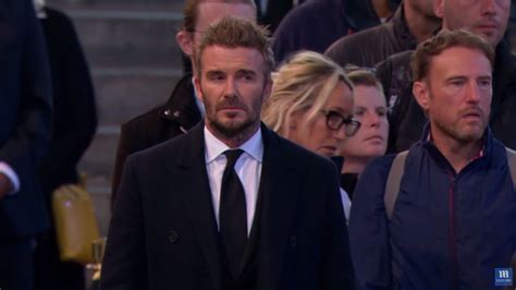 Video Hommage Elizabeth Ii David Beckham Se Recueille Devant Le