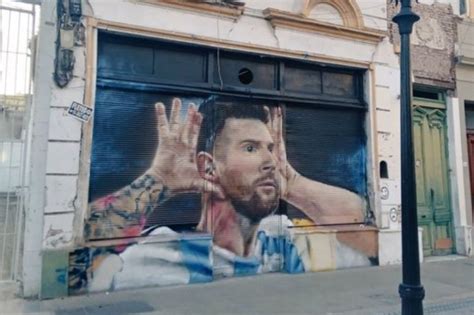 Nuevo Mural De Lionel Messi Con El Gesto Del Topo Gigio En San Telmo