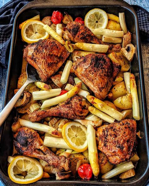 H Hnchenpfanne Mit Kartoffeln Spargel Und Gem Se Aus Dem Ofen