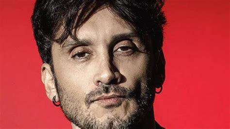 Fabrizio Moro Con Sei Tu A Sanremo 2022 Testo E Pagella Mentelocale