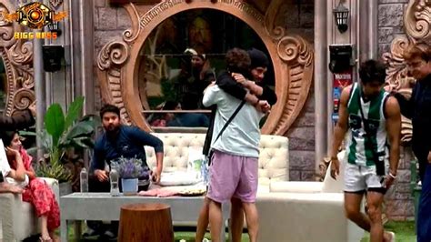 Bigg Boss 17 Live Ankita Se Alag Hote Hi Vicky Ne Li Khuli Saans