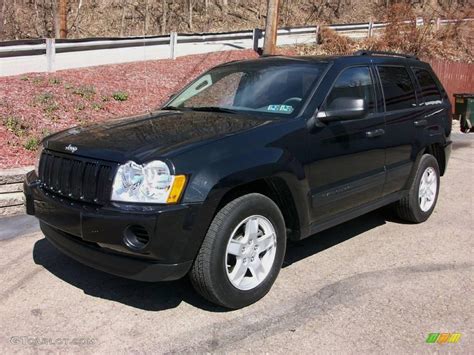 Brilliant Black Crystal Pearl Jeep Grand Cherokee Laredo X