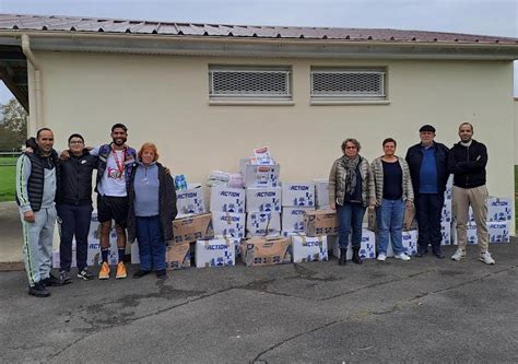 Cognac 800 kg de dons remis aux Restos du cœur par les footballeurs