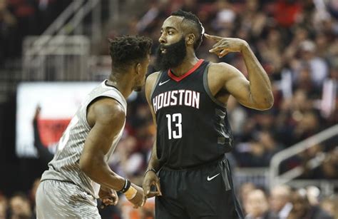 Harden marca 44 pontos e Rockets abre playoffs vitória sobre