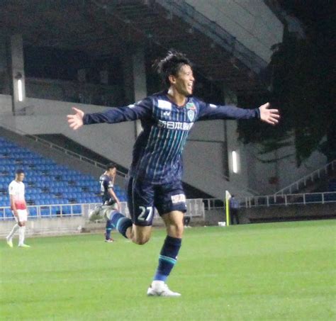 移籍後初ゴールとなる追加点を決め喜ぶ福岡fw佐藤 ― スポニチ Sponichi Annex サッカー