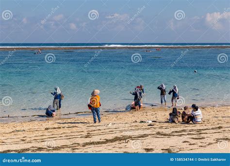 Group Of Islamic Indonesian Women At Pandawa Beach Editorial Stock