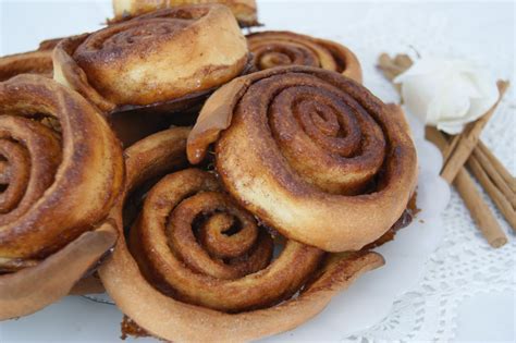 Cinnamon Rolls Rollitos De Canela The Cooking Mama