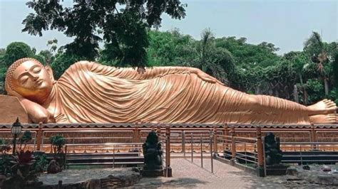 Mengunjungi Patung Buddha Tidur Terbesar Di Mojokerto Regional