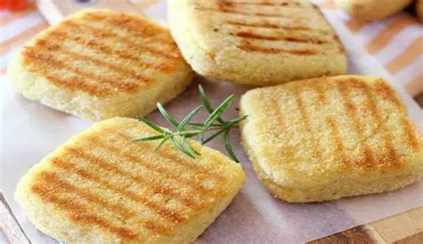 Hamburger Di Patate Ripieni Croccanti Fuori E Con Un Cuore Filante La