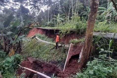 Hujan Deras Akibatkan Longsor Di Beberapa Desa Wilayah Temanggung Krjogja