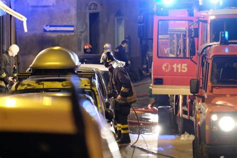 Incendio A Sestri Ponente Evacuati Tre Palazzi La Repubblica