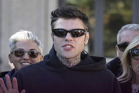 Fedez Codacons Nuovo Scontro E Nuova Accusa Nullatenente Il Rapper