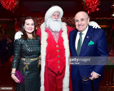 Anne And Jay Mcinerney Holiday Party Photos And Premium High Res