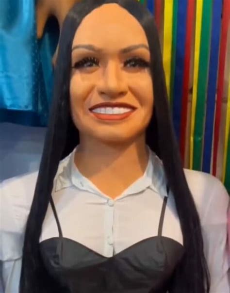 Juliette Vira Boneco Gigante No Carnaval De Olinda