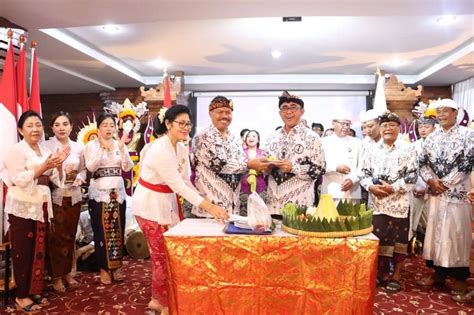 Puncak Hut Ke Pgri Dan Hari Guru Nasional Di Denpasar Baliilu