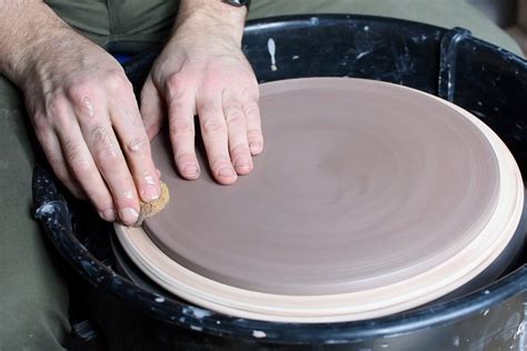 How to Turn a Slab into a Flat-Bottomed Plate on the Wheel — pottery ...