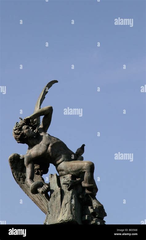 Estatua Del Diablo El Angel Caido O El Ngel Ca Do La Nica Estatua