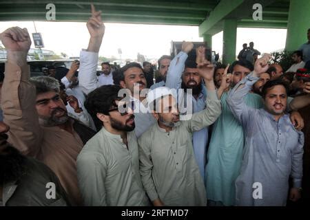 Lahore Pakistan 5 Agosto 2023 I Poliziotti Stanno Di Guardia Vicino