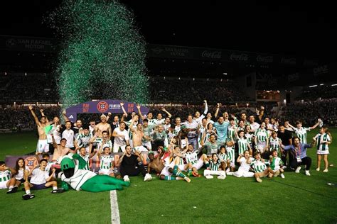 ASCENSO SEGUNDA CÓRDOBA CF De abuelos a nietos una infinita pasión