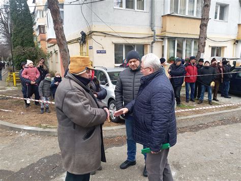 Familiile Afectate De Explozia Din Blocul De Pe Strada Rar Ului Din