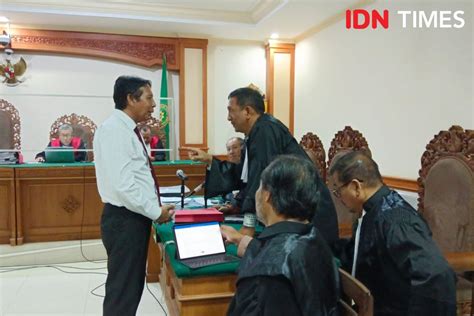 Mantan Rektor Unud Dituntut 6 Tahun Penjara