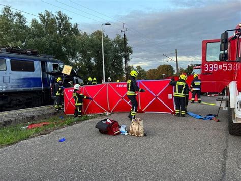 Tragiczny Wypadek Na Przeje Dzie Kolejowym W Mi Ogoszczy Nie Yje