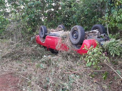 Caminhonete Colide Porca Cai Em Ribanceira E Capota Na BR 174 Ao