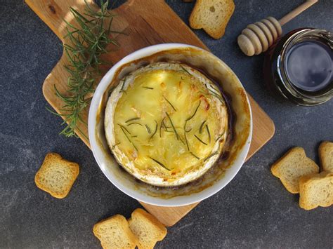 Camembert No Forno Mel E Alecrim Sabor E Aroma