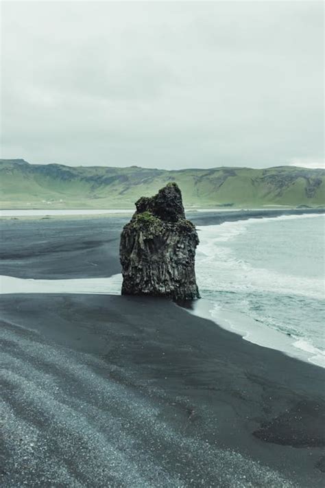 Rock Formation in Reynisfjara Beach · Free Stock Photo