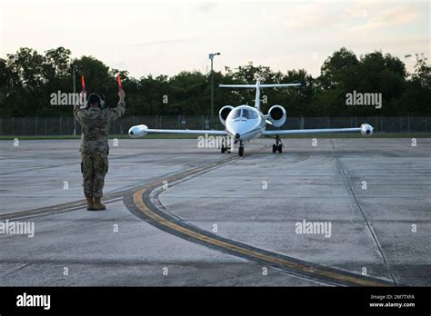 ÉTATS UNIS Tech De la Force aérienne Le Sgt Jose Morales mécanicien d