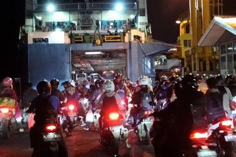 Pemilu Kendaraan Roda Dua Padati Pelabuhan Bakauheni Pada H Lebaran