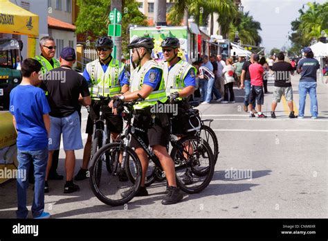 Fahrradpolizei usa Fotos und Bildmaterial in hoher Auflösung Alamy