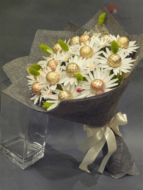 Pin by Лара Медь on Букеты и рождественский венки | Chocolate flowers ...