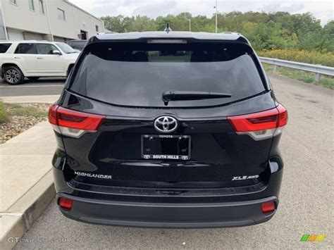 Midnight Black Metallic Toyota Highlander Xle Awd Photo