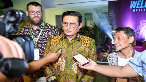 Wakil Ketua MPR RI Fadel Muhammad Memberikan Keterangan Pers Usai