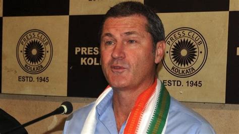 WB govt felicitates former umpire Simon Taufel, gifts him football | Crickit