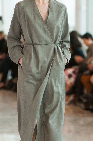 Christophe Lemaire At Paris Fashion Week Fall 2014 Kleding Jurken