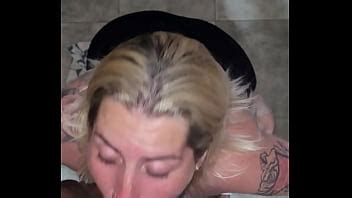Le gusta chupar y ponérsela en la cola XVIDEOS