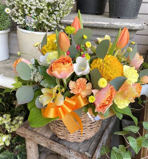 春のお花を詰め込んだお誕生日のギフト 花屋ブログ 静岡県三島市の花屋 フローラントにフラワーギフトはお任せください。｜当店は、安心と