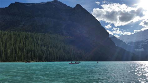 Boats On Body Of Water Near Mountains During Daytime · Free Stock Photo