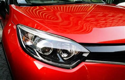 How to Clean Headlights With Toothpaste | LoveToKnow