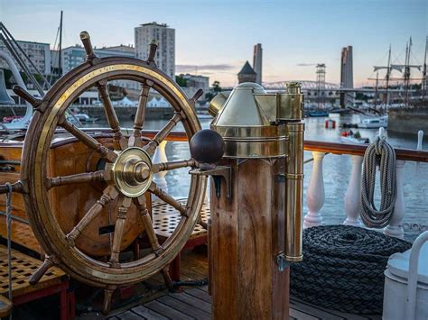 Le mythique Belem fait son entrée dans le Vieux Port de Marseille