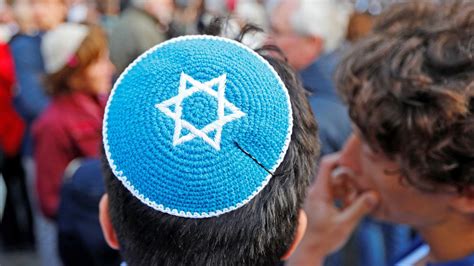 Judenfeindlichkeit Tausende Menschen tragen Kippa aus Solidarität