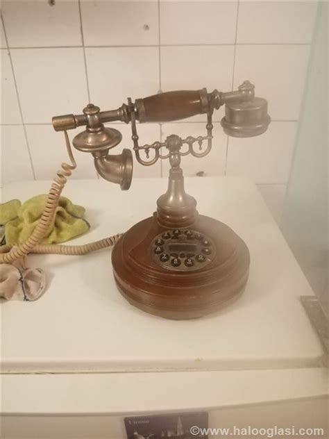 Retro Telefon Halo Oglasi