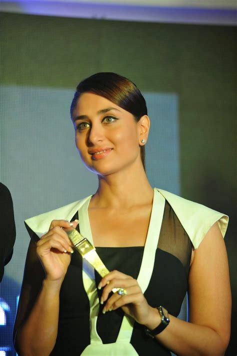 Kareena Kapoor Looks Smoking Hot In A Black And White Dress At Film Singham Returns Promotions